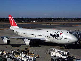 Boeing 747-400 ������������ Northwest Airlines. ���� ������������ Sekicho � ����� wikipedia.org