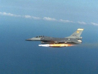F-16  .    defenseindustrydaily.com